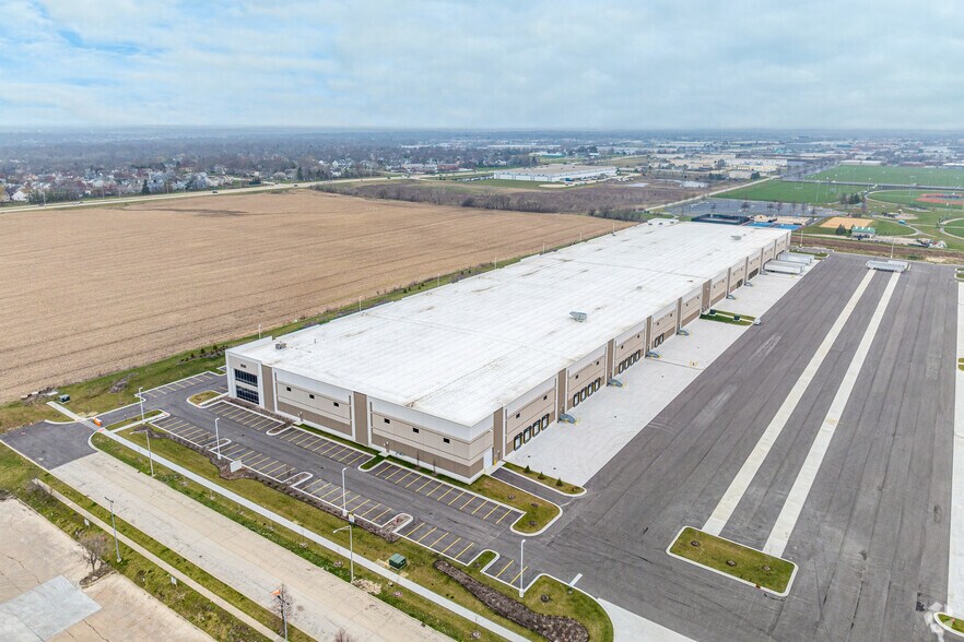 2031 Geneva Dr, Geneva, IL à louer - Aérien – Image 1 sur 4