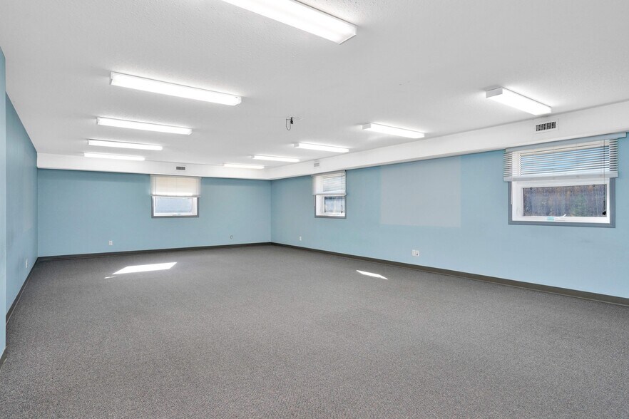 4120 45A St, Rocky Mountain House, AB à louer - Photo principale – Image 1 sur 4