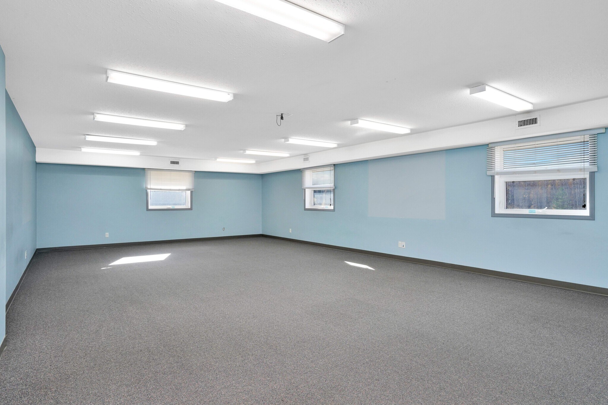 4120 45A St, Rocky Mountain House, AB à louer Photo principale– Image 1 sur 5