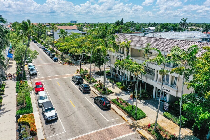 400 5th Ave S, Naples, FL à vendre - Photo de l’immeuble – Image 2 sur 14