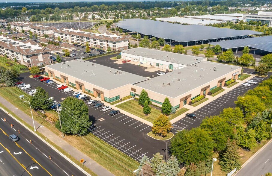 400 Lazelle Rd, Columbus, OH à louer - Photo de l’immeuble – Image 3 sur 3