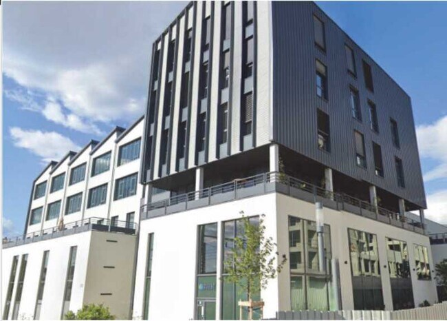 Plus de détails pour Local d'activités à louer