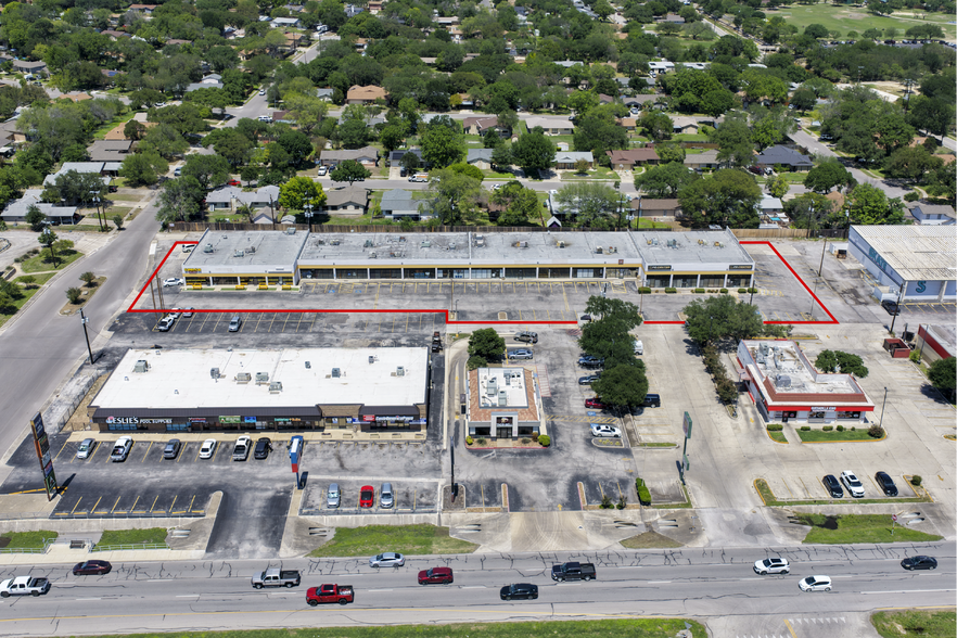 6821-6883 Bandera Rd, San Antonio, TX à louer - Photo de l’immeuble – Image 2 sur 9