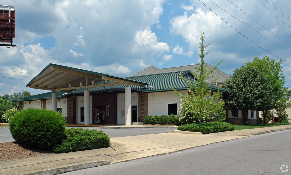 308 8th St, Bristol, TN à louer - Photo principale – Image 1 sur 3