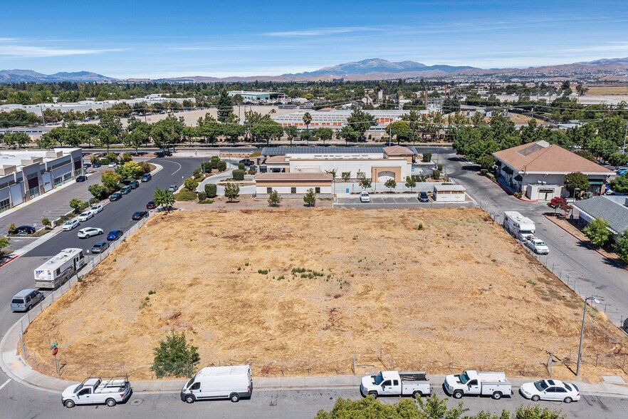 3595 Utah St, Pleasanton, CA à louer - Photo de l’immeuble – Image 3 sur 8