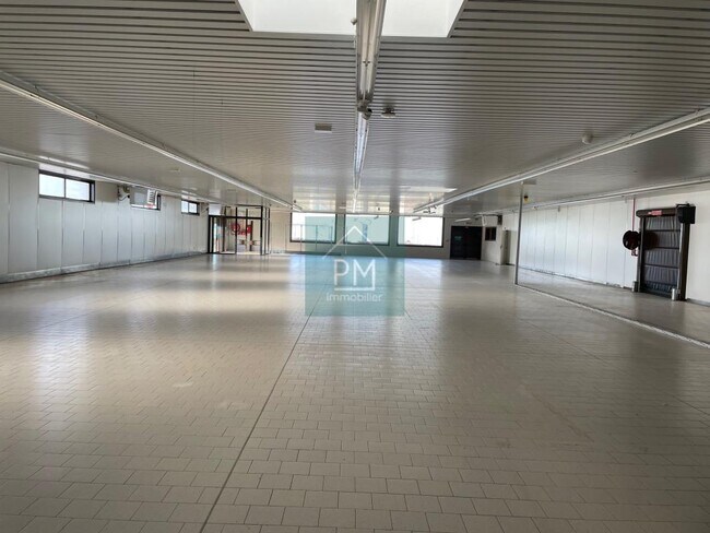 Plus de détails pour Local commercial à vendre