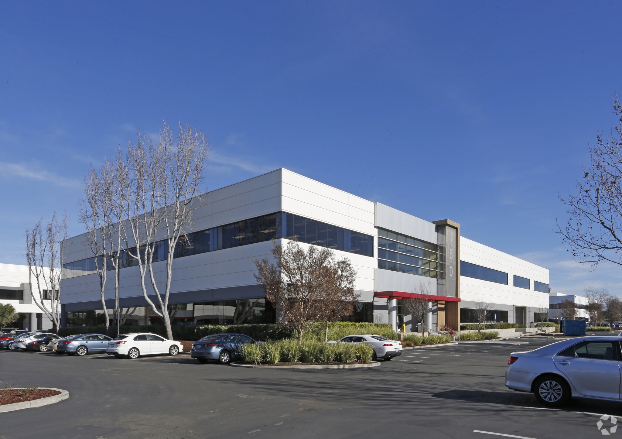 180 Rose Orchard Way, San Jose, CA à louer Photo principale– Image 1 sur 25