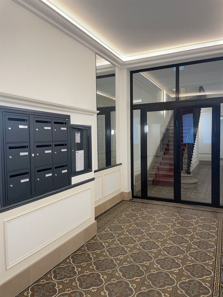 Bureau dans Paris à louer Hall d’entrée– Image 1 sur 5