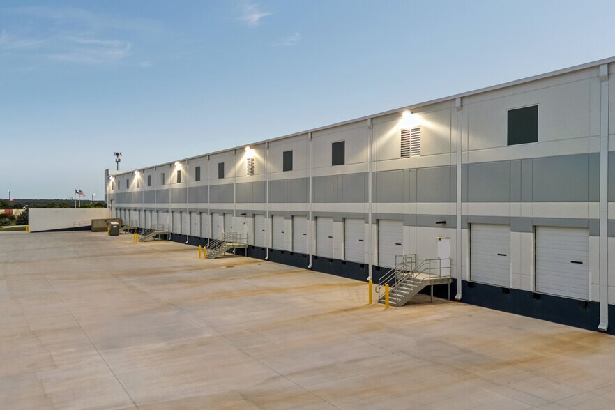 701 North Red Bud Lane, Round Rock, TX à louer - Photo de l’immeuble – Image 3 sur 9