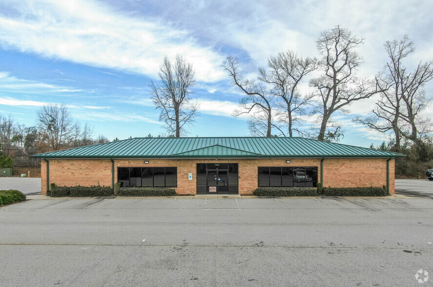 711 Tilghman Dr, Dunn, NC à louer - Photo de l’immeuble – Image 1 sur 6