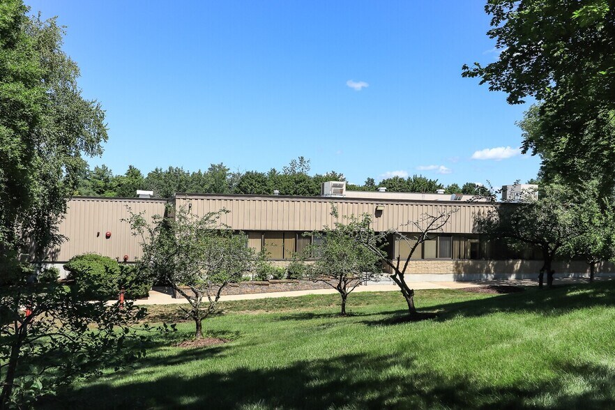 1 Bouchard St, Manchester, NH à louer - Photo de l’immeuble – Image 2 sur 7