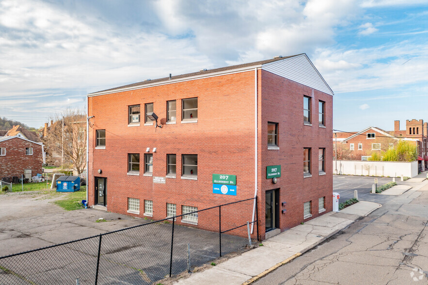 207 Allegheny St, Tarentum, PA à louer - Photo de l’immeuble – Image 1 sur 5