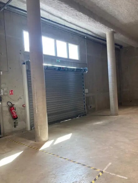 Local d’activités dans Lyon à louer - Photo de l’immeuble – Image 2 sur 4