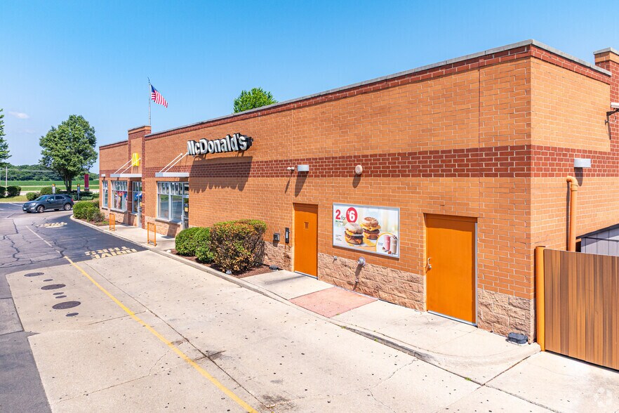 190 Hansen Blvd, North Aurora, IL à vendre - Photo de l’immeuble – Image 2 sur 4