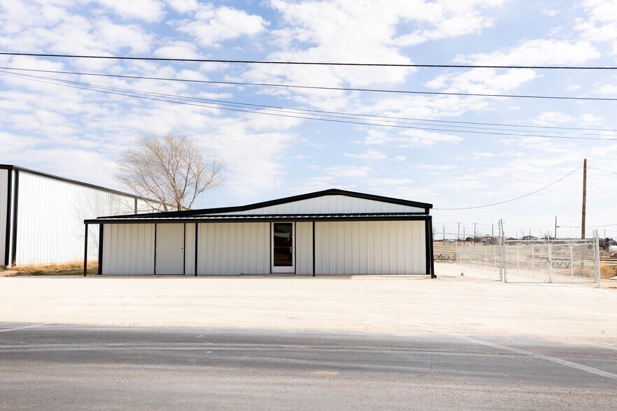 207 Rex Ave, Forsan, TX à vendre - Photo principale – Image 1 sur 39
