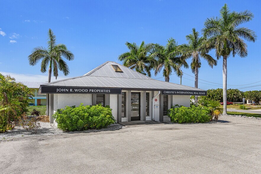 2959 Oleander St, Saint James City, FL à vendre - Photo de l’immeuble – Image 2 sur 32
