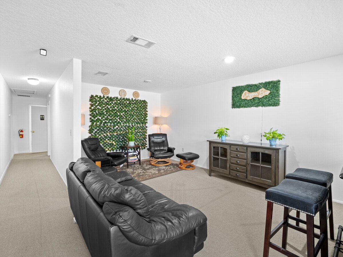 1051-1079 Cheney Hwy, Titusville, FL 32780 - Lot 8 - - Photo intérieure - Image 1 of 9