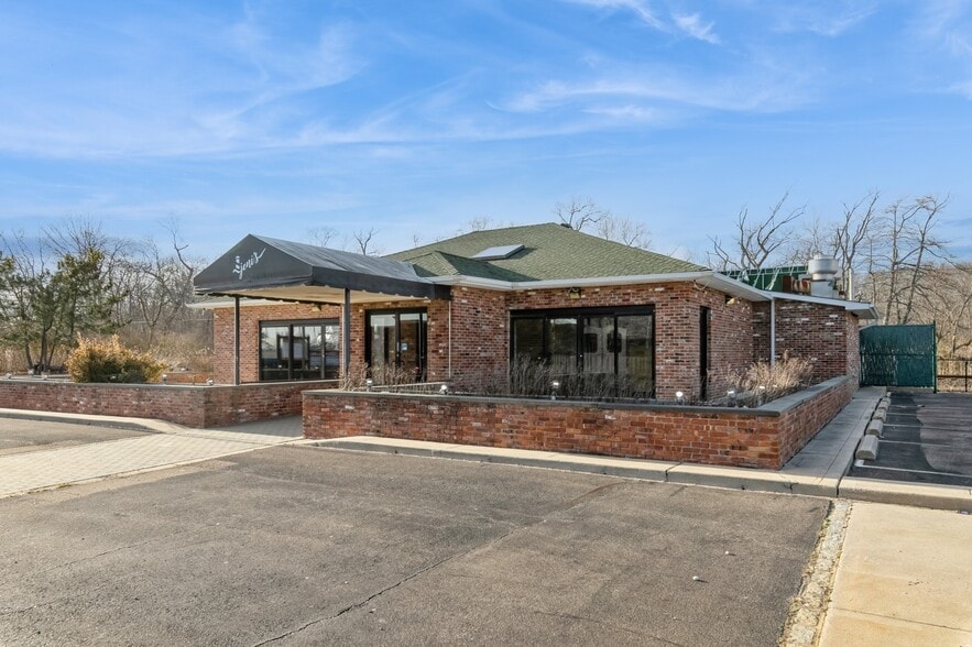 62375 Rt-25, Southold, NY à vendre - Photo de l’immeuble – Image 3 sur 31