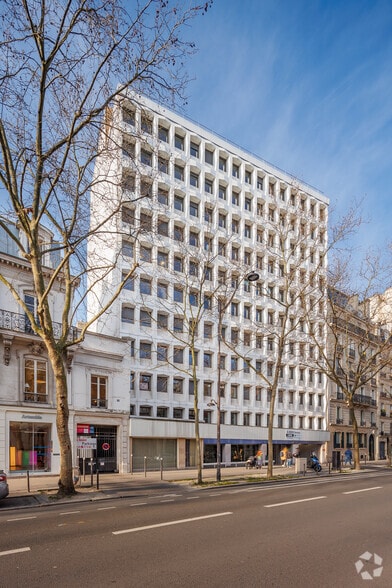 50 Avenue Daumesnil, Paris à louer - Photo de l’immeuble – Image 2 sur 3