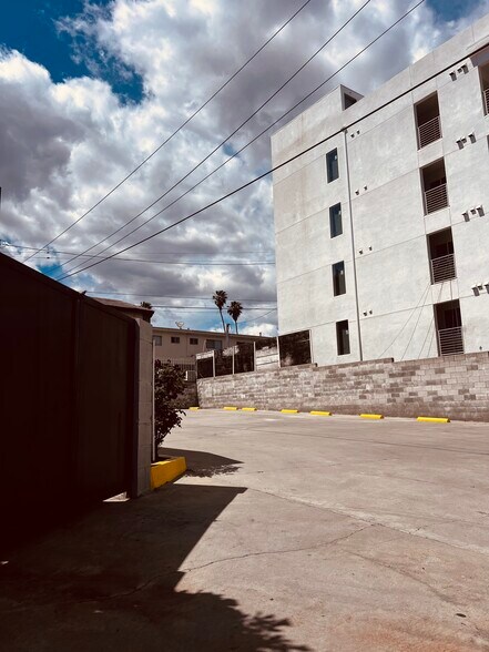1711 Winona Blvd, Los Angeles, CA à louer - Autre – Image 2 sur 23