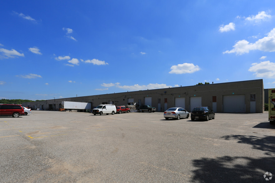 230 Bayview Dr, Barrie, ON à louer - Photo de l’immeuble – Image 2 sur 2