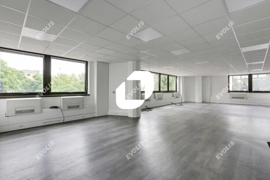 Bureau dans Lognes à louer - Photo de l’immeuble – Image 2 sur 10