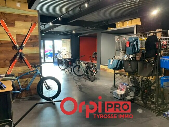 Plus de détails pour Local commercial à louer