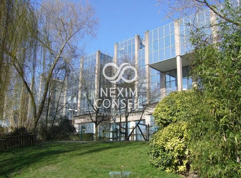 Bureau dans Neuilly-Plaisance à louer - Photo de l’immeuble – Image 2 sur 10