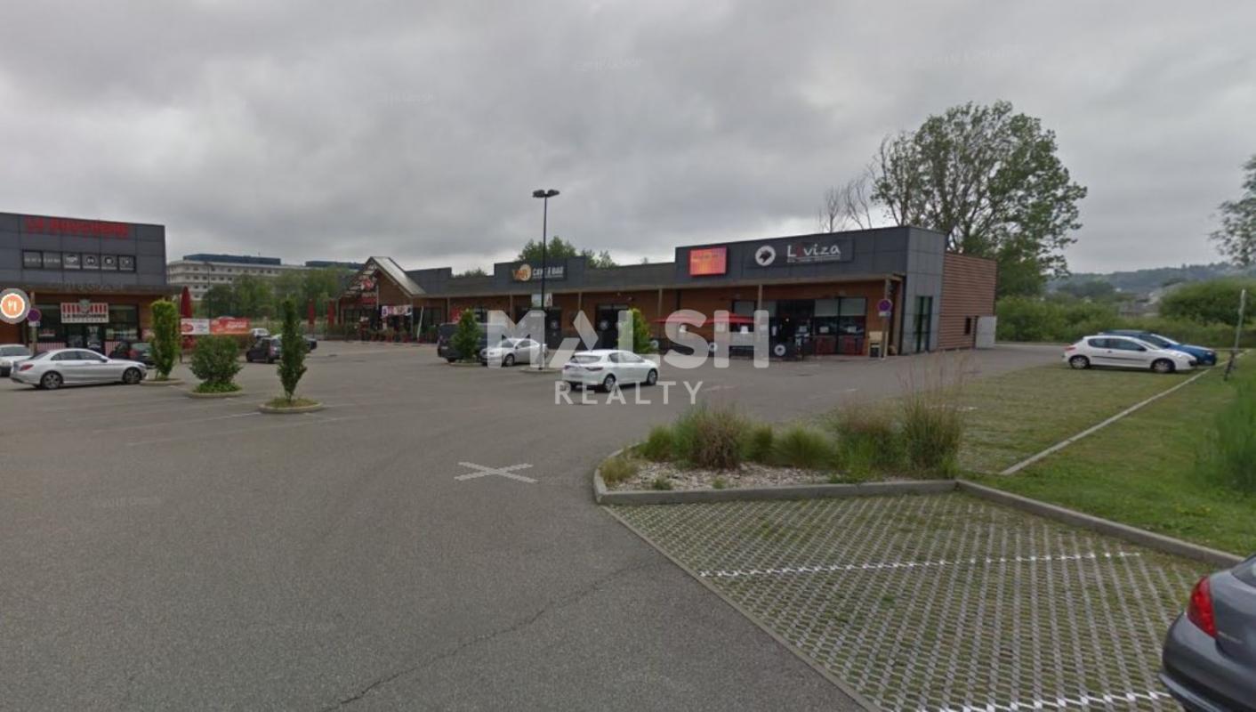 Local commercial dans Bourgoin-Jallieu à louer Photo de l’immeuble– Image 1 sur 2