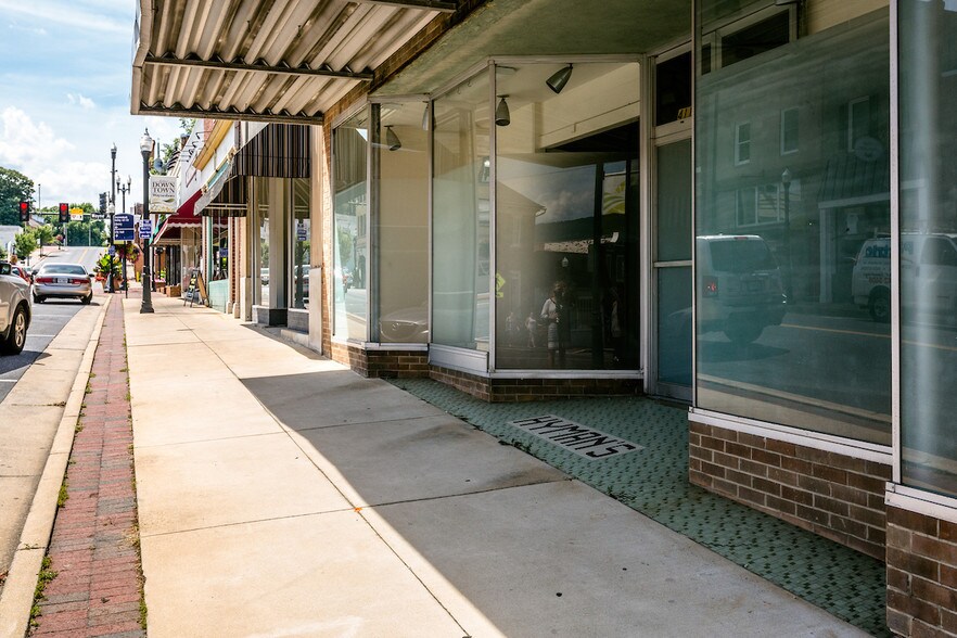 411 W Main St, Waynesboro, VA à vendre - Autre – Image 3 sur 20