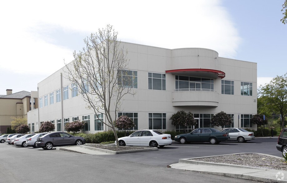 22 Pelican Way, San Rafael, CA à louer - Photo de l’immeuble – Image 3 sur 7