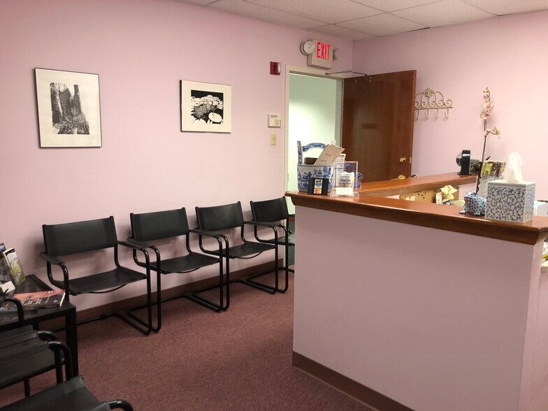 25 Bala Ave, Bala Cynwyd, PA à louer - Photo de l’immeuble – Image 3 sur 6