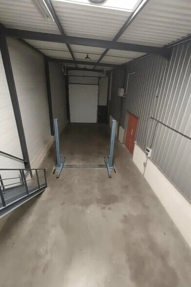 Local d’activités dans La Tour-du-Pin à louer - Photo de l’immeuble – Image 3 sur 6