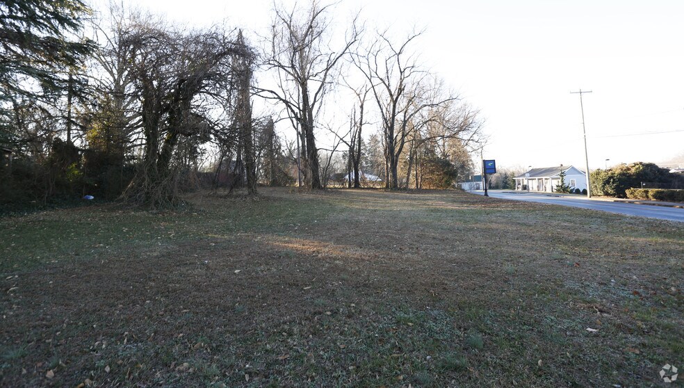 2nd Ave & 3rd St, Hickory, NC à vendre - Photo principale – Image 1 sur 2