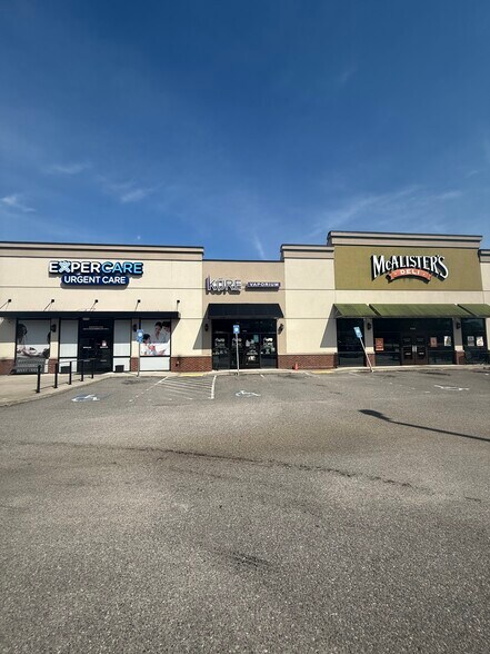 632 W Oglethorpe Hwy, Hinesville, GA à louer - Photo de l’immeuble – Image 3 sur 4