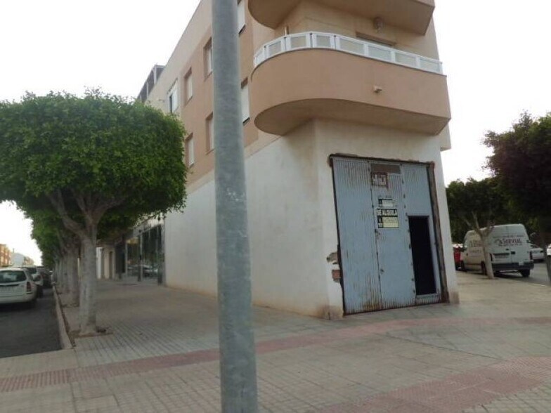 Local commercial dans El Ejido, Almería à louer - Photo de l’immeuble – Image 1 sur 6