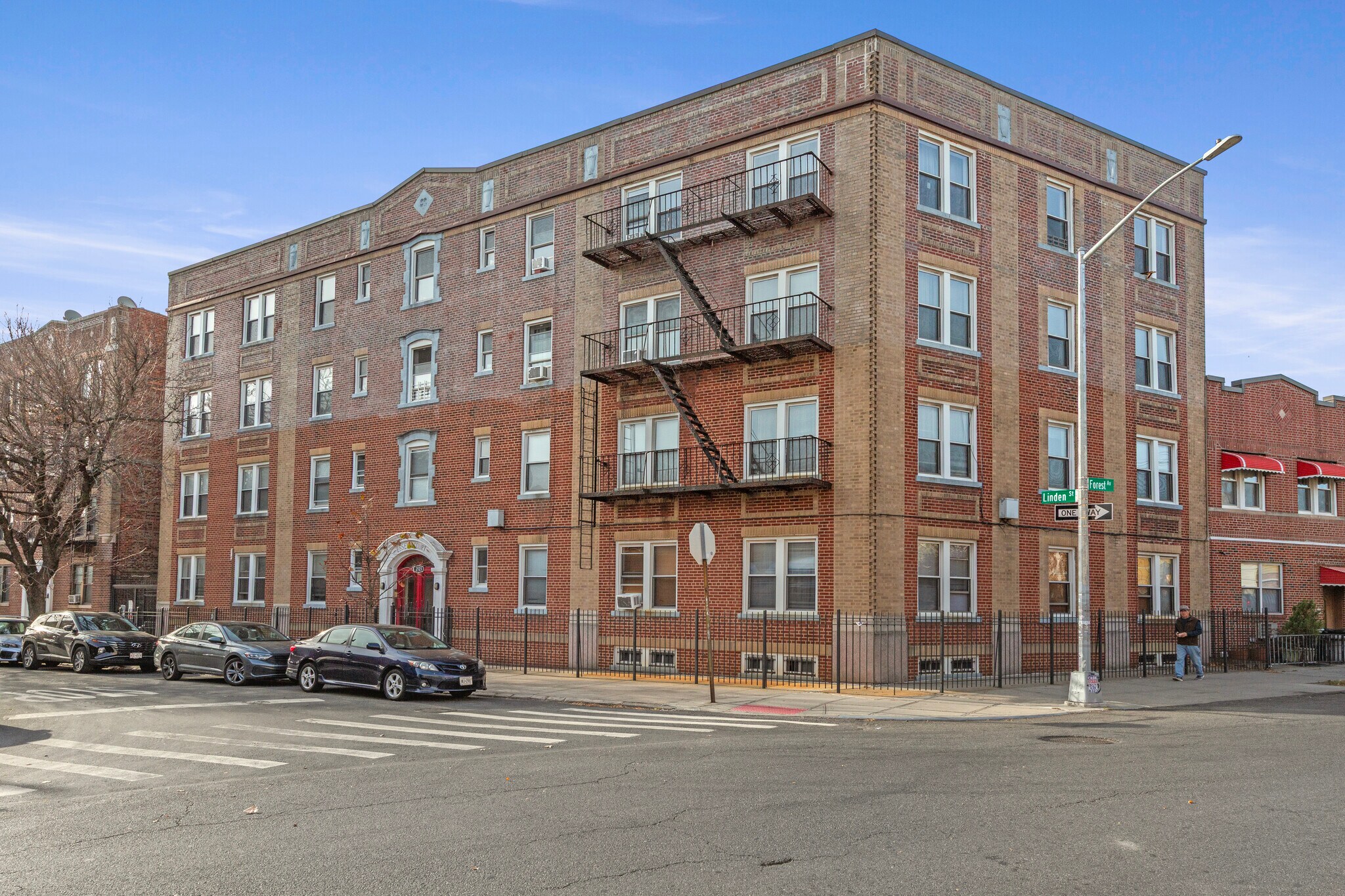 21-21 Linden St, Ridgewood, NY à vendre Photo de l’immeuble– Image 1 sur 9