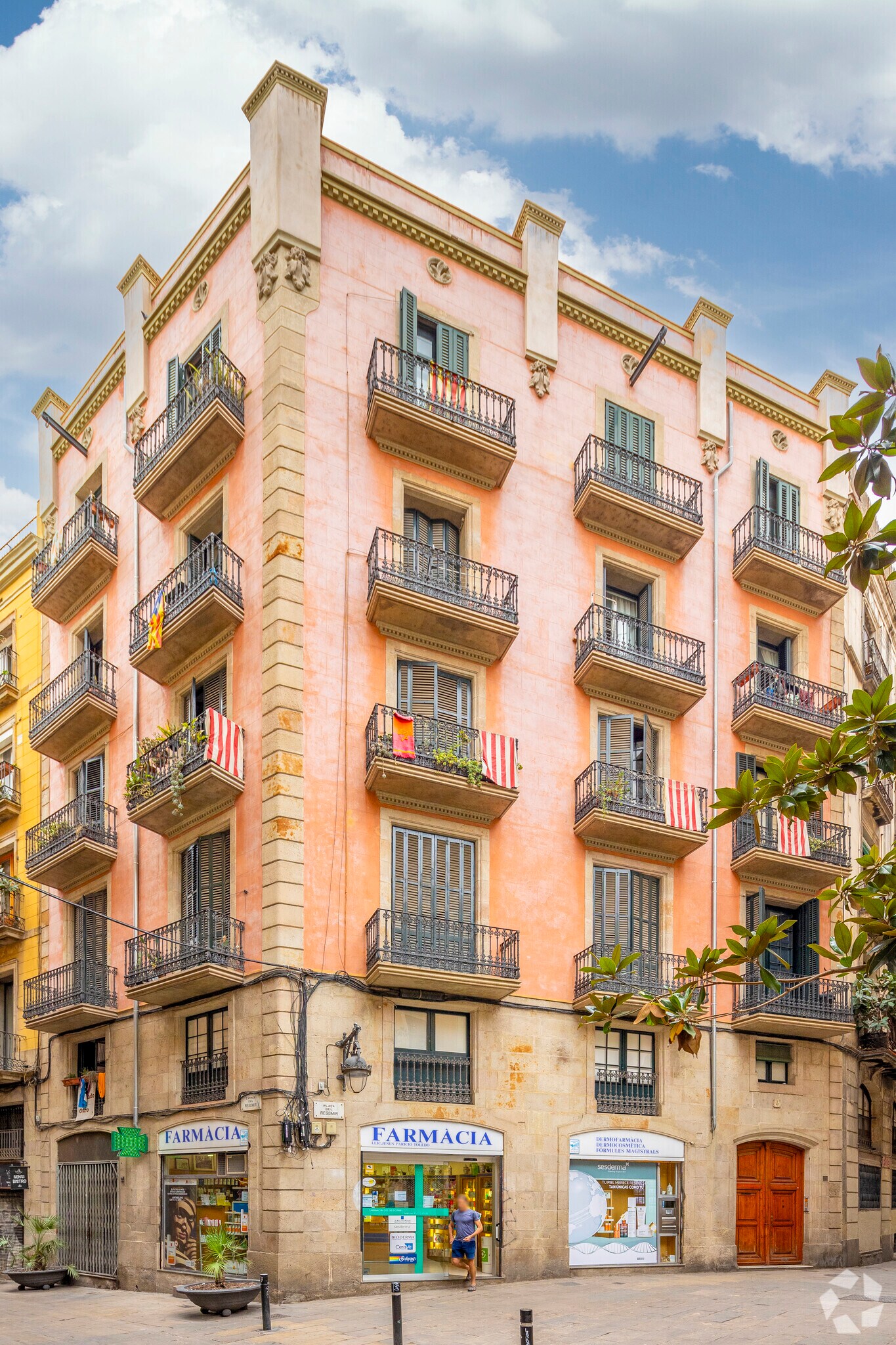 Immeuble residentiel dans Barcelone, Barcelona à vendre Photo principale– Image 1 sur 3