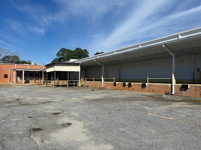 1303 W Oakridge Dr, Albany, GA à louer - Photo de l’immeuble – Image 2 sur 3