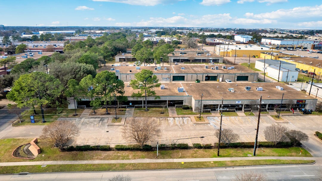 8600 Jameel Rd, Houston, TX à louer Photo de l’immeuble– Image 1 sur 7