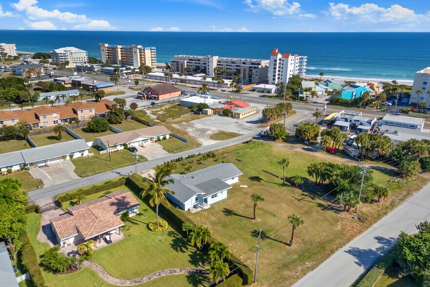 107 Franklyn Ave, Indialantic, FL à vendre - Photo de l’immeuble – Image 3 sur 11