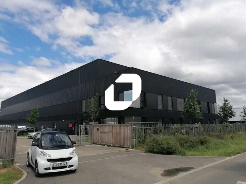 Local d’activités dans Genas à louer - Photo de l’immeuble – Image 1 sur 23