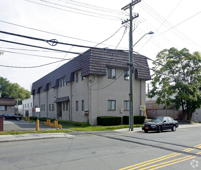 525 Fenimore Rd, Mamaroneck, NY à louer - Photo de l’immeuble – Image 3 sur 9