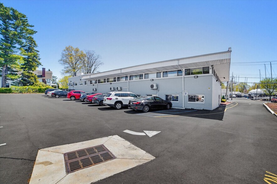 444 E Boston Post Rd, Mamaroneck, NY à louer - Photo de l’immeuble – Image 2 sur 14