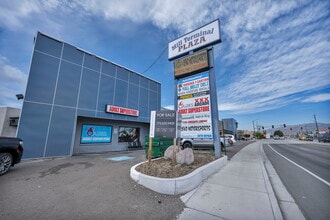 3000-3090 Mill St, Reno, NV à louer Photo de l’immeuble– Image 2 sur 5
