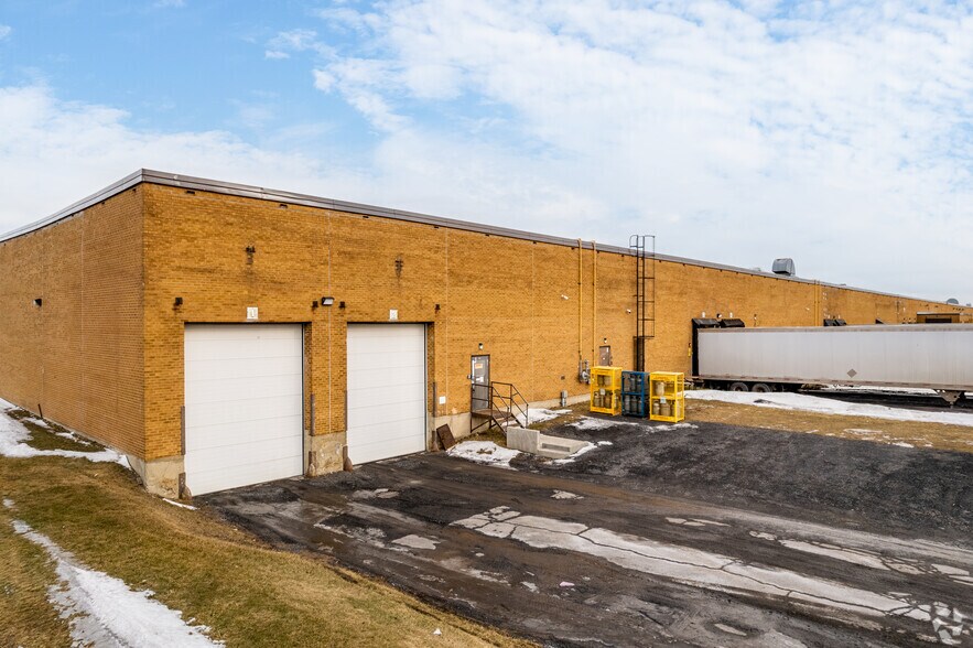800 Boul Industriel, St-Jean, QC à louer - Photo de l’immeuble – Image 3 sur 4