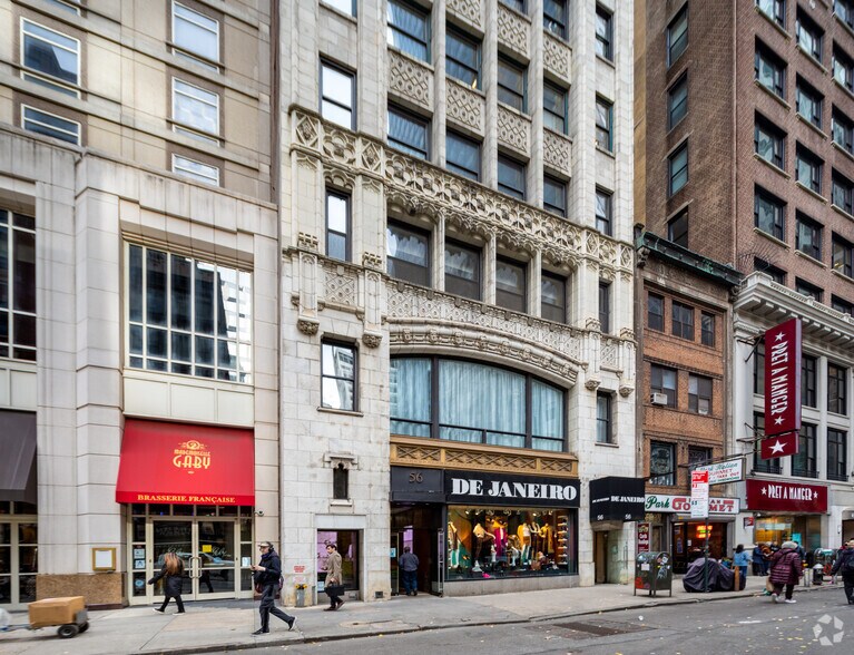 56 W 45th St, New York, NY à louer - Photo de l’immeuble – Image 1 sur 27