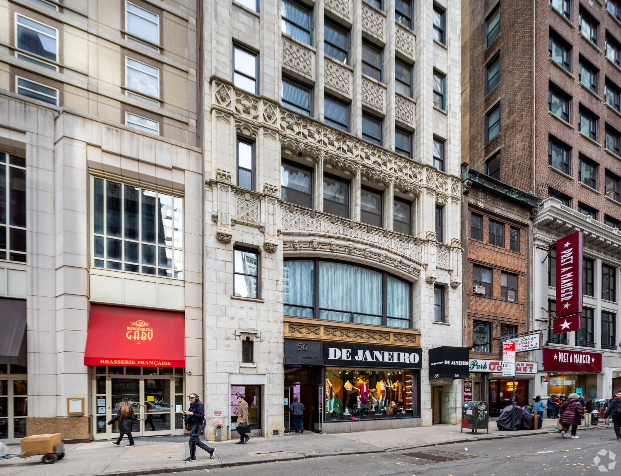 56 W 45th St, New York, NY à louer Photo de l’immeuble– Image 1 sur 28