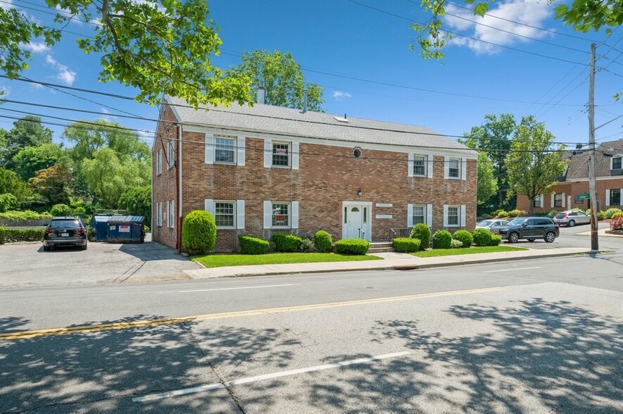 270 White Plains Rd, Eastchester, NY à louer - Photo de l’immeuble – Image 1 sur 6