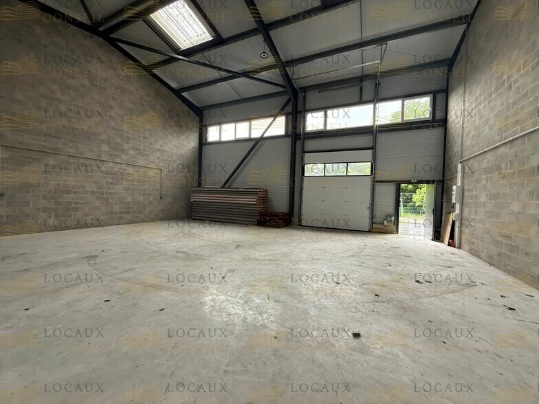 Local d’activités dans Bernes-sur-Oise à louer - Photo intérieure – Image 3 sur 12